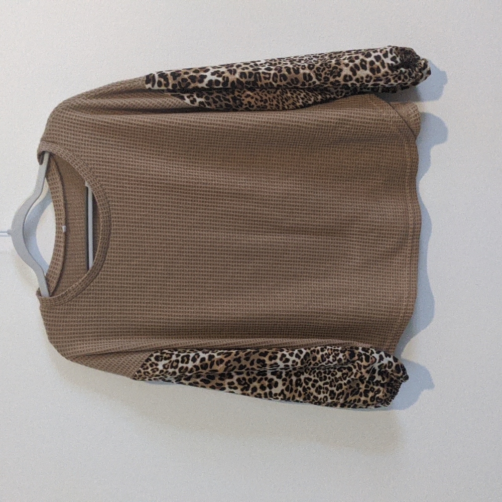 Woman's Tan Sweater Size 1XL with leopard sleeves